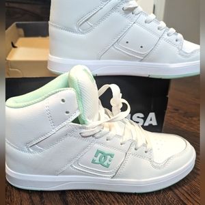 Women's DC Shoes White/Light Green NEW size 8.5